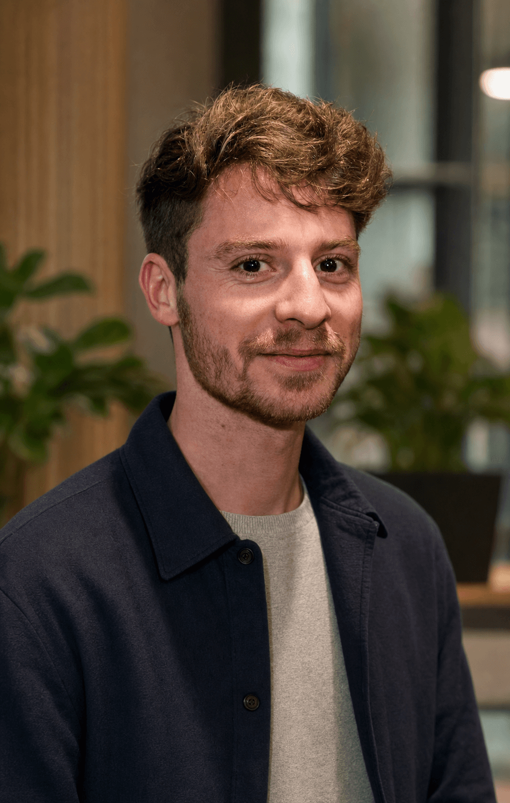 Portrait von Markus Spenninger in einem professionellen Büroumfeld